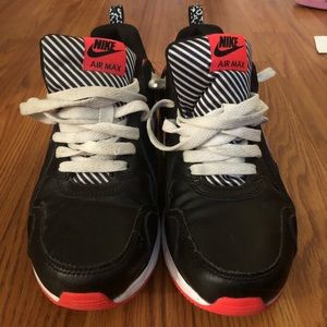 Kids Nike Air Max! Size 5.5 Black/ hot pink